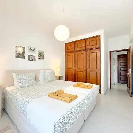 With View Of The Historic #1952 Apartament Lagos