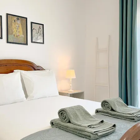 With View Of The Historic #1952 Apartament Lagos