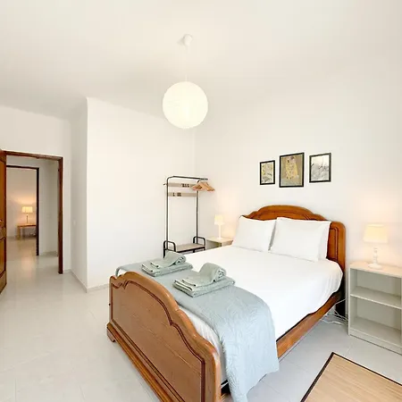 With View Of The Historic #1952 Apartament