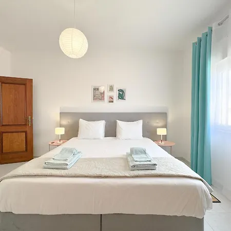 With View Of The Historic #1952 Apartament Lagos