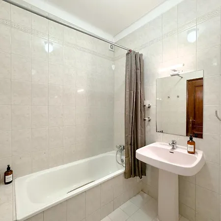 Apartment With View Of The Historic #1952