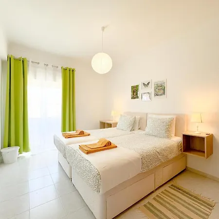 With View Of The Historic #1952 Apartment Lagos